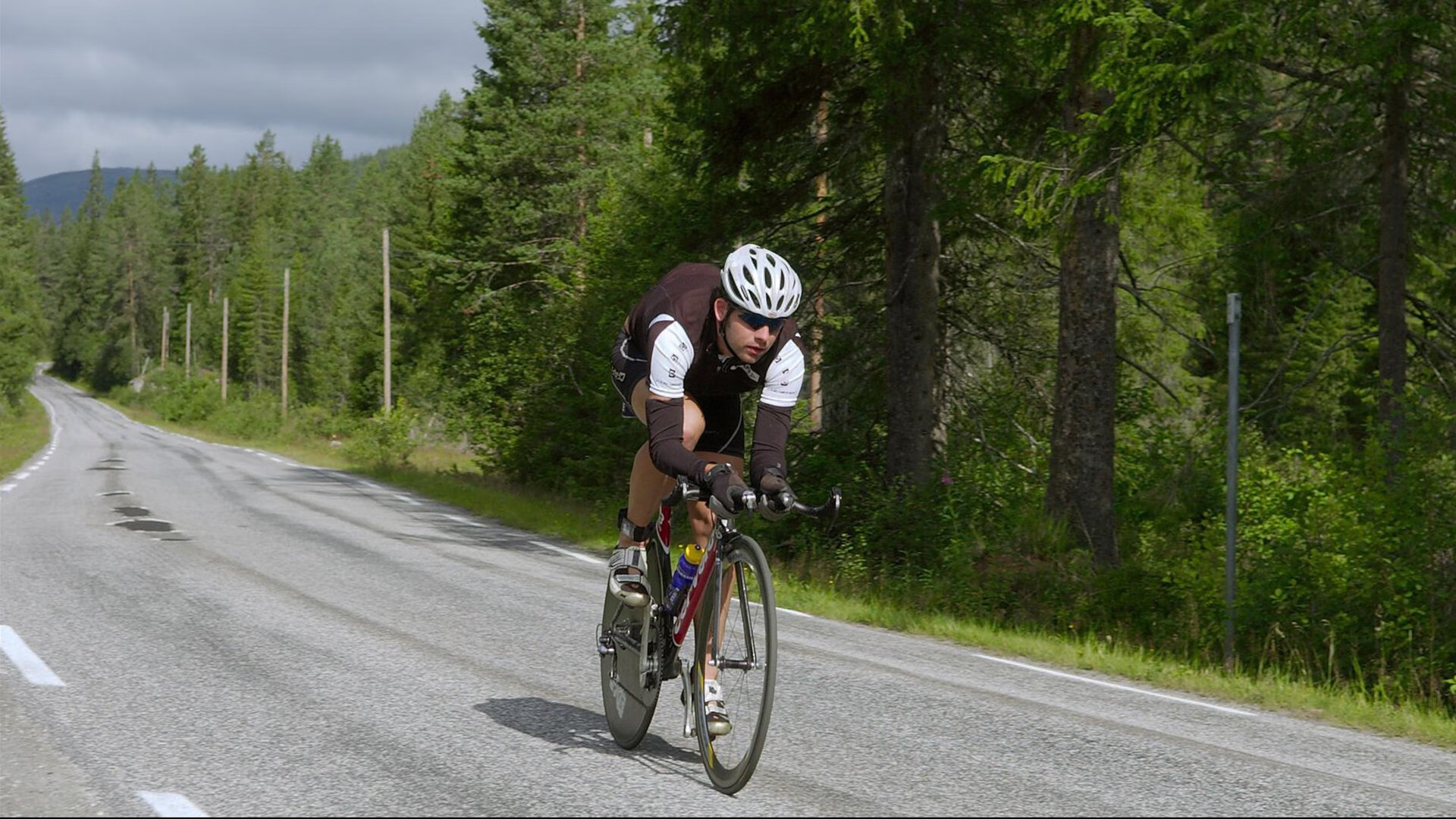 英超终场哨响：逆境中奋勇拼搏的感人瞬间，英超比赛中场休息多久